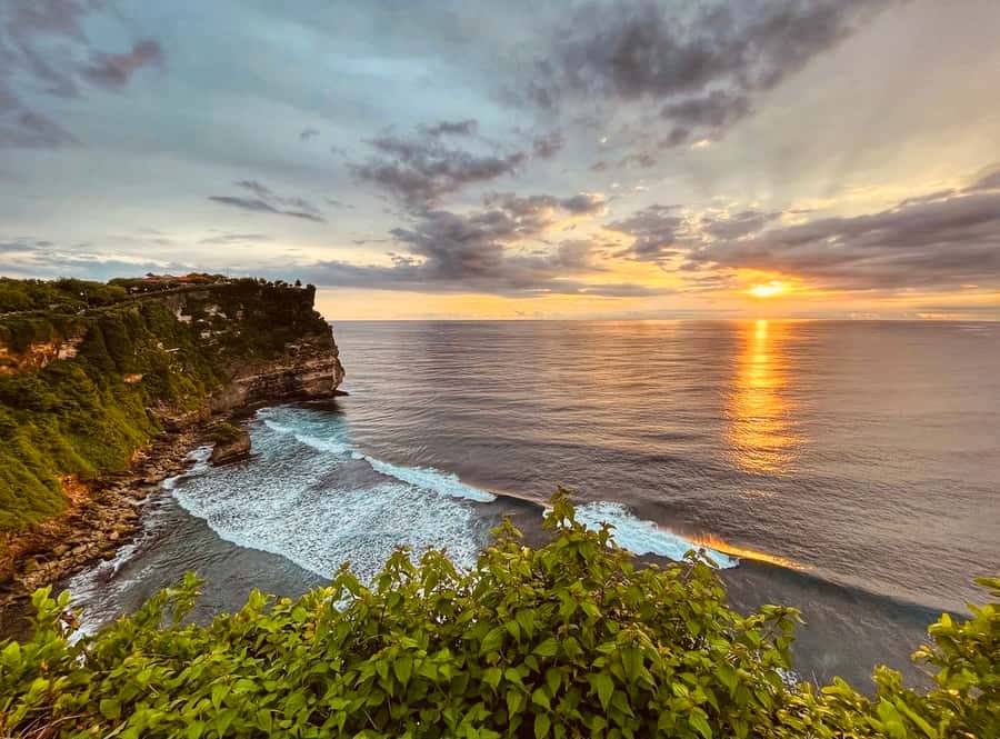 Bali: Uluwatu Temple Tour with Optional Kecak Dance Ticket - What you see during the 75-minute temple visit