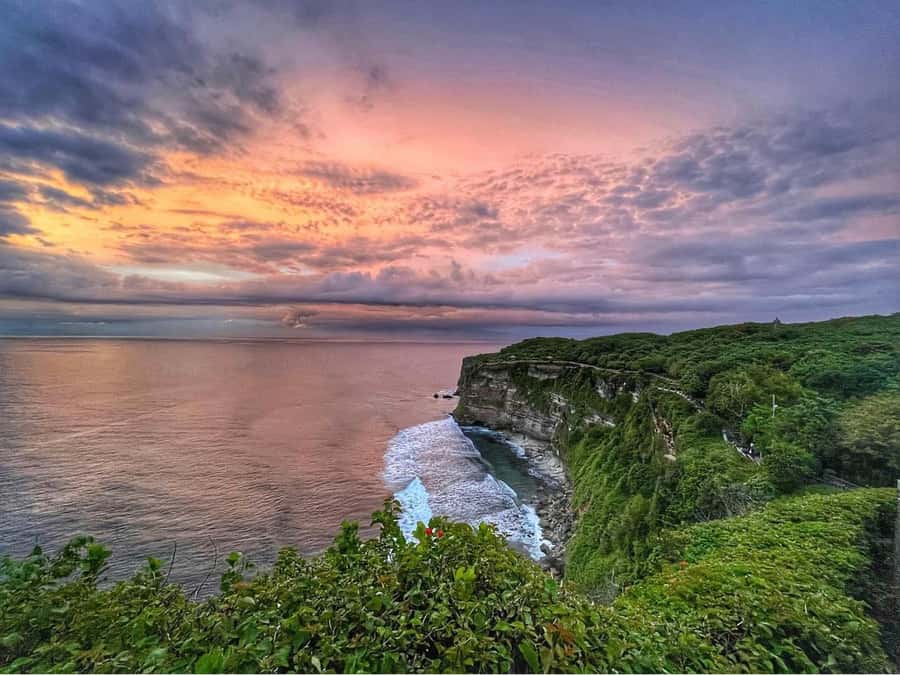 Bali: Uluwatu Temple Tour with Optional Kecak Dance Ticket - The monkeys require real attention