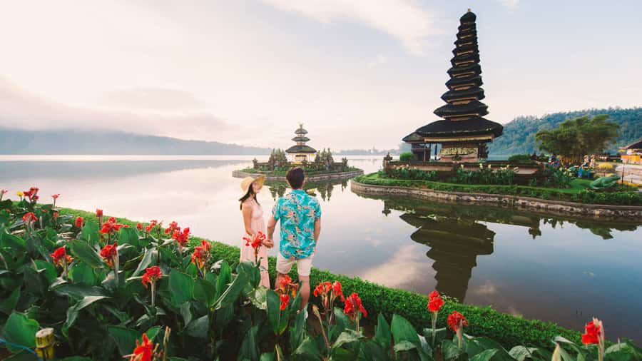 Bali: Water Temple, Waterfalls and Unesco Rice Terrace Tour - Ulun Danu Beratan brings temple and lake scenery together