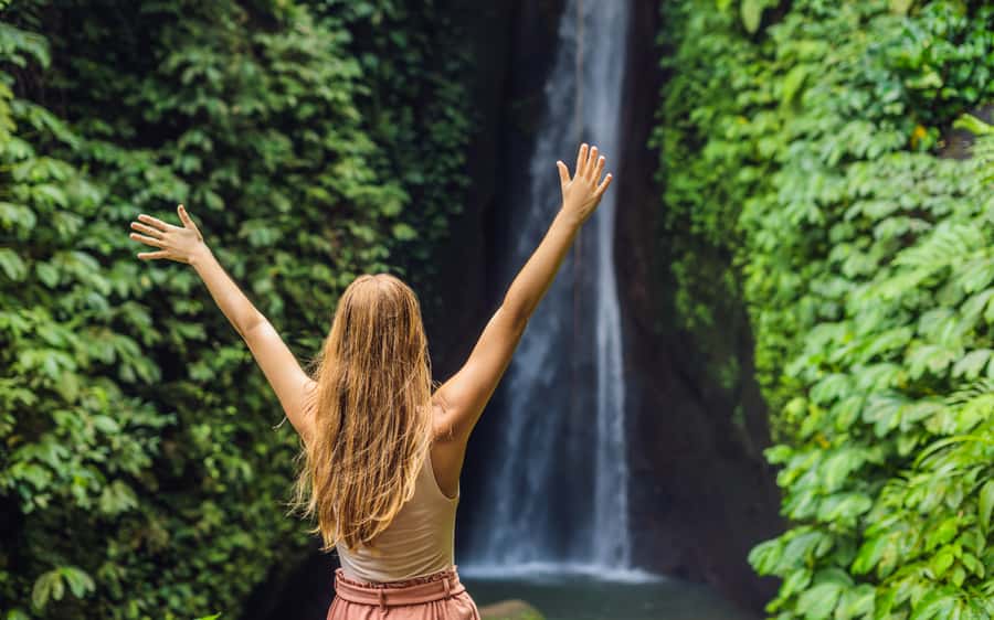 Bali: Waterfalls, Temples, and Rice Terraces Scenic Tour - Tanah Lot closes the day beside the Indian Ocean