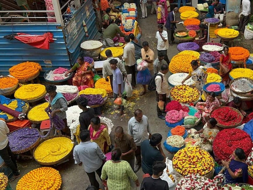 Bangalore: Palace, Temples, Fort & Markets Walking Tour - Bangalore Fort and the marks of changing rule