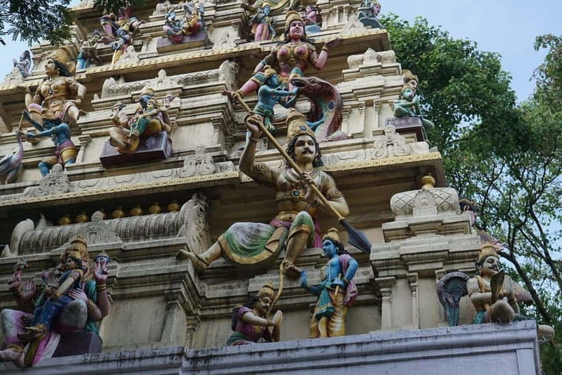 Bangalore: Palace, Temples, Fort & Markets Walking Tour - KR Market, where Bangalore gets loud