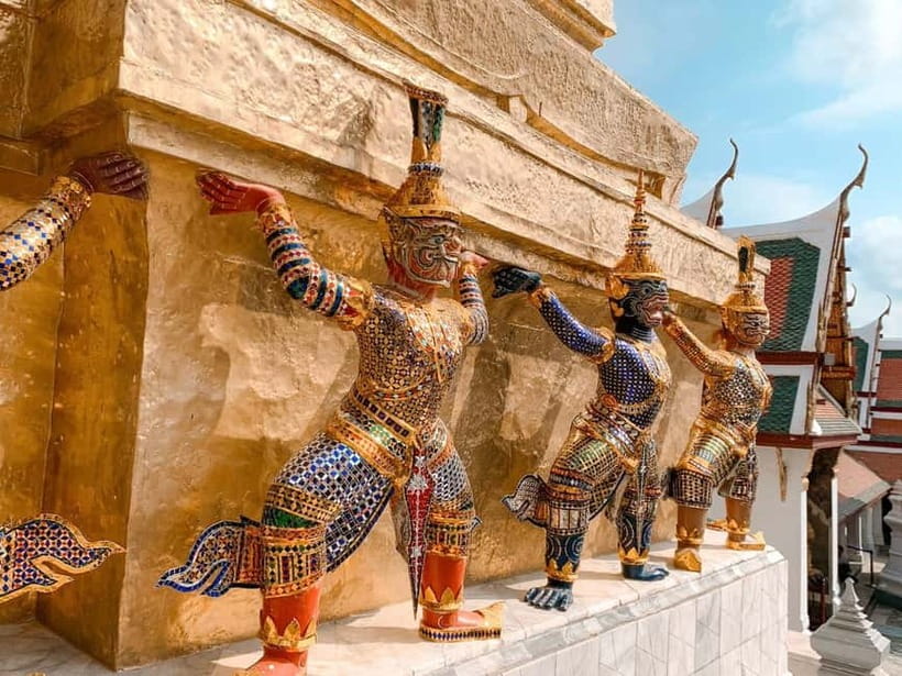 Bangkok: 2 Hours Grand Palace & Wat Pho Private Tour - Heat, crowds, and practical comfort