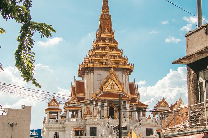 Bangkok 3 Temple Walking Tour: Wat Arun, Wat Pho, Wat Traimit - Transport, Pickup, and the Morning Schedule