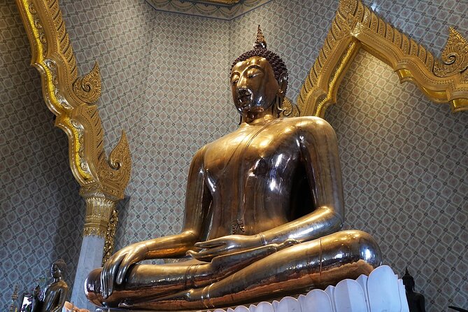 Bangkok 3 Temple Walking Tour: Wat Arun, Wat Pho, Wat Traimit - Dress Correctly for Bangkok’s Temples