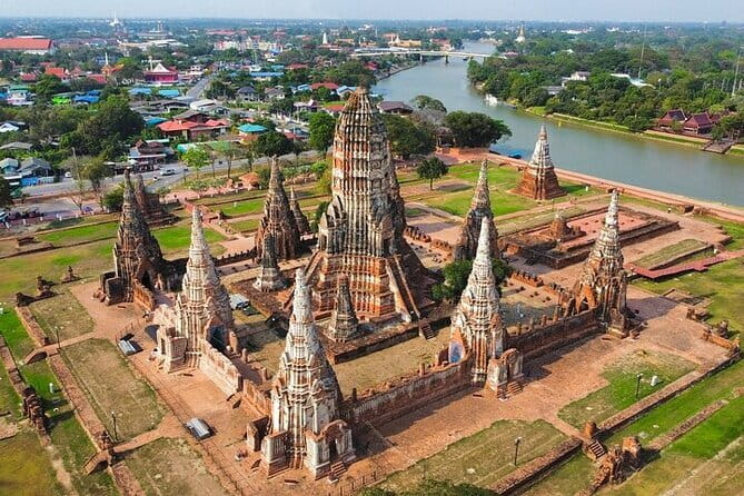 Bangkok Ayutthaya Temples and Boat Tour with Lunch - Wat Yai Chai Mongkol and its tall stupa