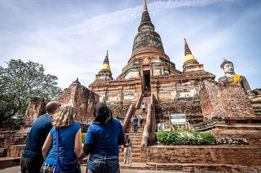 Bangkok: Ayutthaya Temples and River Cruise Day Tour - Wat Mahathat and the famous Buddha head