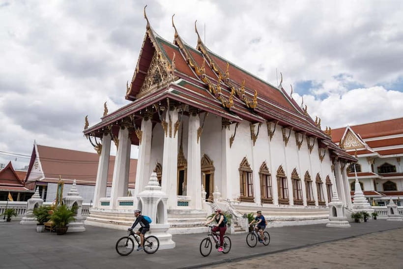 Bangkok: Backstreets and Historic Temples Bike Tour - Why this bike tour shows a different Bangkok