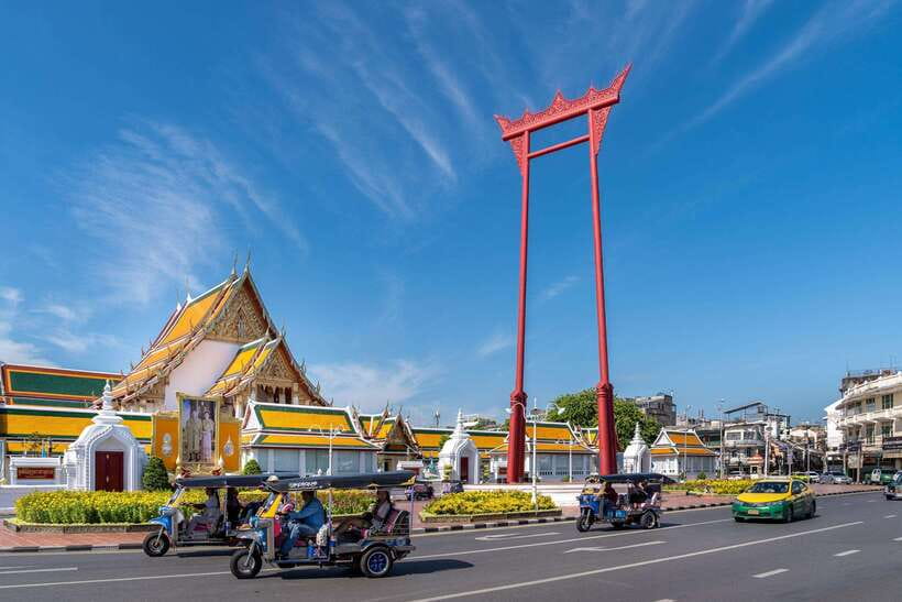 Bangkok: Backstreets and Historic Temples Bike Tour - The bikes, guides, and level of effort