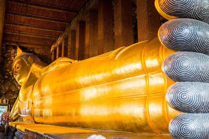 Bangkok Best Two Temples Emerald & Reclining Buddha + GrandPalace - Transport, meeting point, and the small-group setup