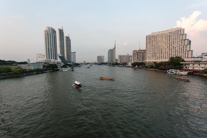 Bangkok by Night: Temples, Markets and Food Tuk-Tuk Tour - Why Bangkok by night works so well by tuk-tuk