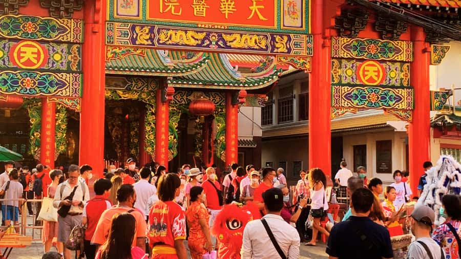 Bangkok: City Highlights Private Tour with Palace & Temples - Wat Benchamabophit Brings a Different Style