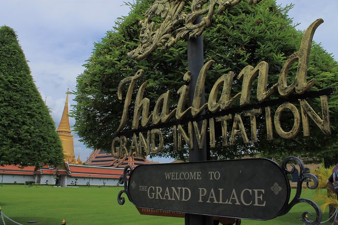 Bangkok: City Highlights Temple and Market Walking Tour - Wat Pho and the Reclining Buddha option