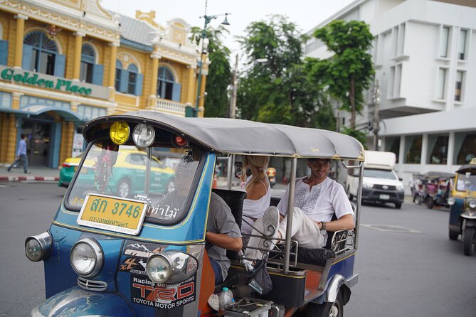 Bangkok: City Highlights Temple and Market Walking Tour - Guides, group size, and the human side of the tour