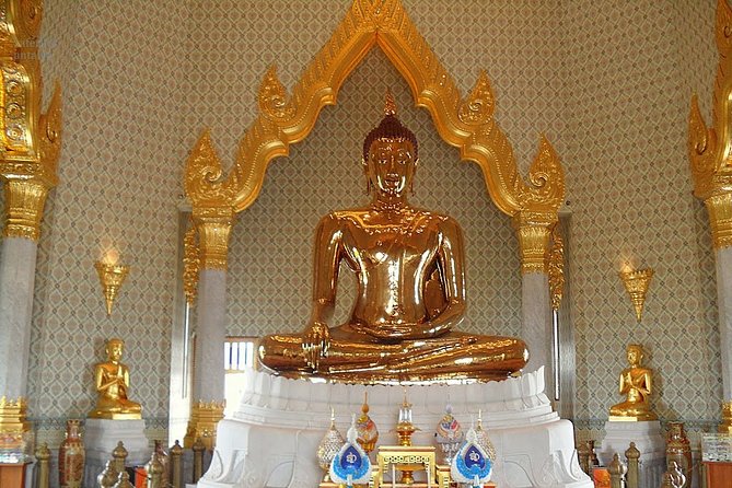 Bangkok City Highlights Tour: Grand Palace & Three Iconic Temples - Crossing to Wat Arun by the Chao Phraya