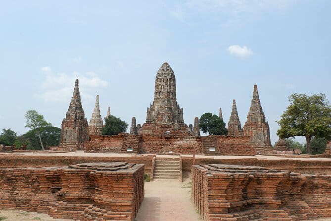 Bangkok Classic 3-Temples With Buffet Lunch Day Tour - Lunch on the river, with an important caveat