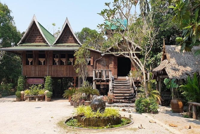 Bangkok Classic 3-Temples With Buffet Lunch Day Tour - Wat Paknam and the New Big Buddha