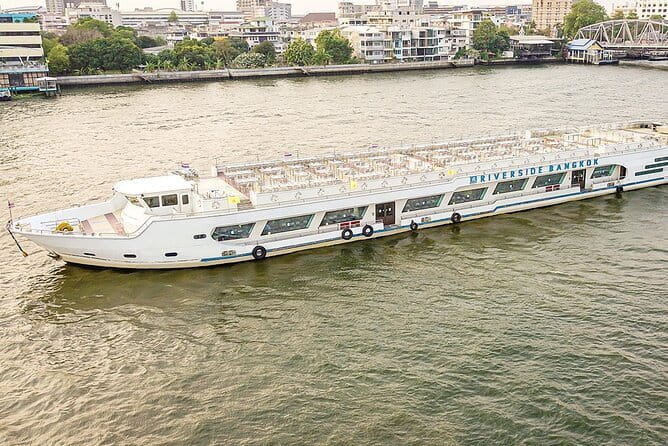 Bangkok Classic 3-Temples With Buffet Lunch Day Tour - Crossing the Chao Phraya by public ferry