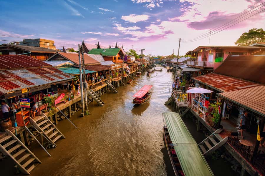 Bangkok: Dragon Temple, Roots Temple and Amphawa in spanish - Amphawa Floating Market after the temples