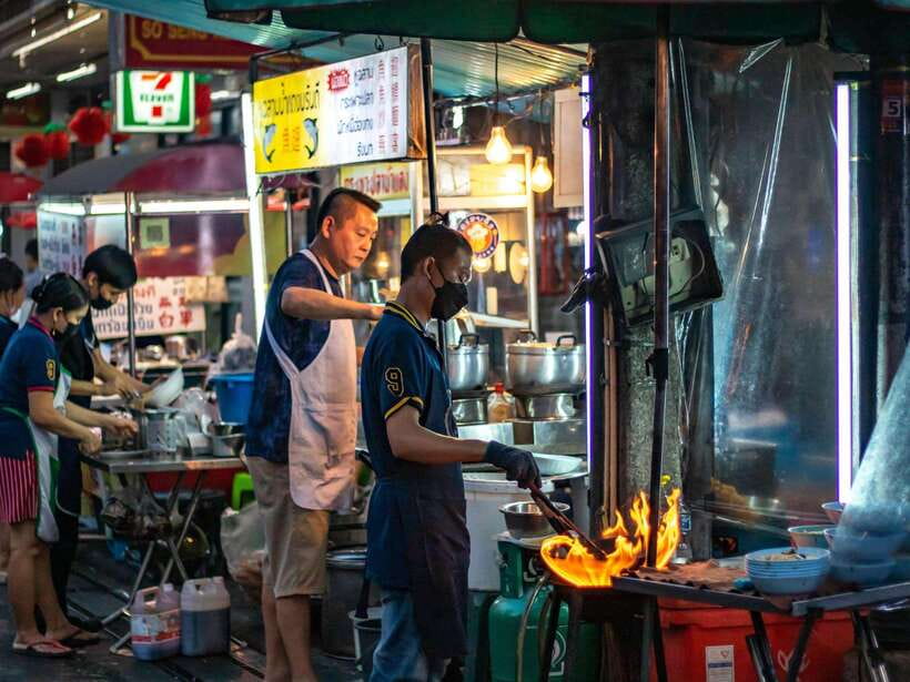 Bangkok: Evening Tour with Wat Arun, Wat Pho & Tuk Tuk Ride - Dress, walking, and what to carry