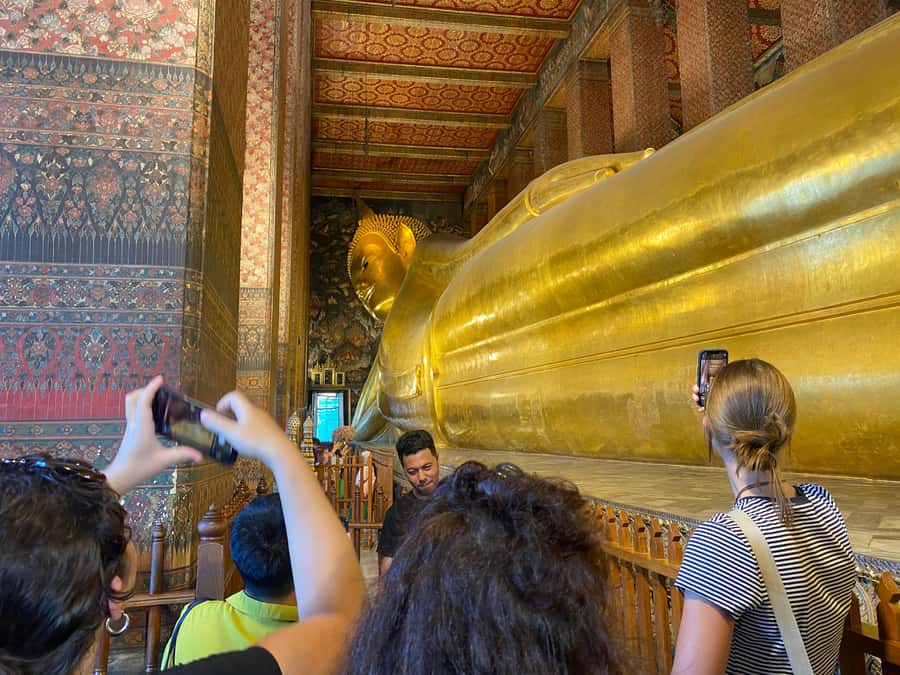 Bangkok: explore Wat Pho + tuk tuk sightseeing - Riding a tuk tuk through Bangkok’s Old Town