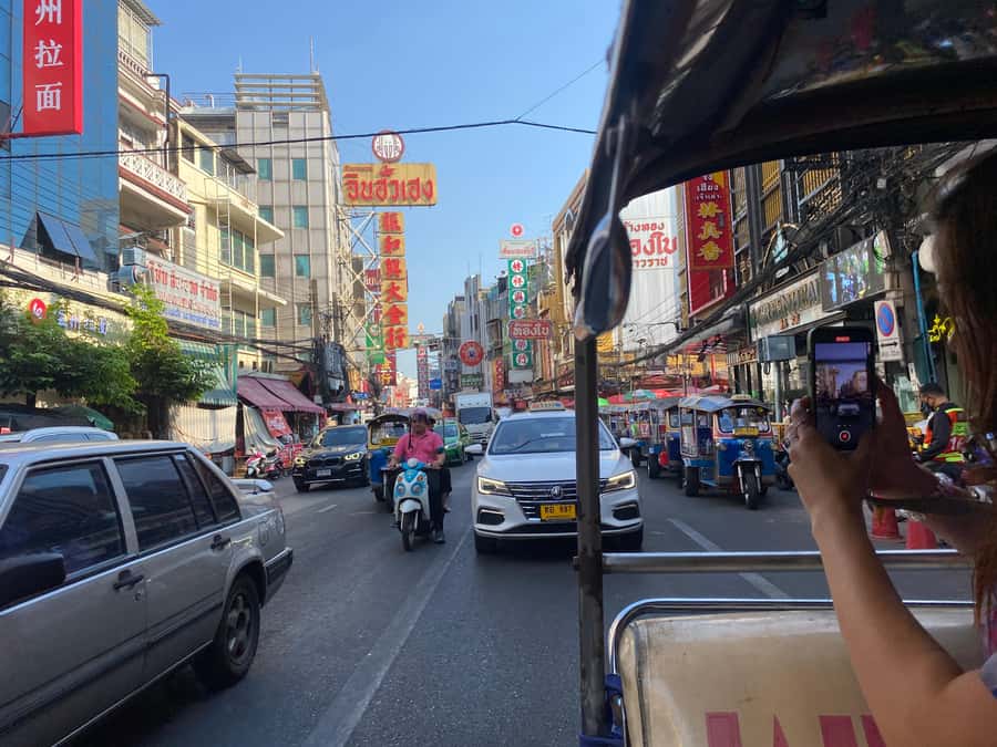Bangkok: explore Wat Pho + tuk tuk sightseeing - Phra Sumen Fort and Khao San Road