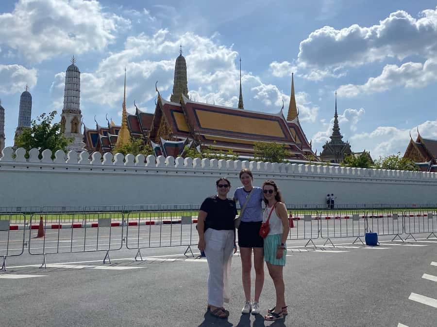 Bangkok: explore Wat Pho + tuk tuk sightseeing - The Giant Swing and Wat Suthat