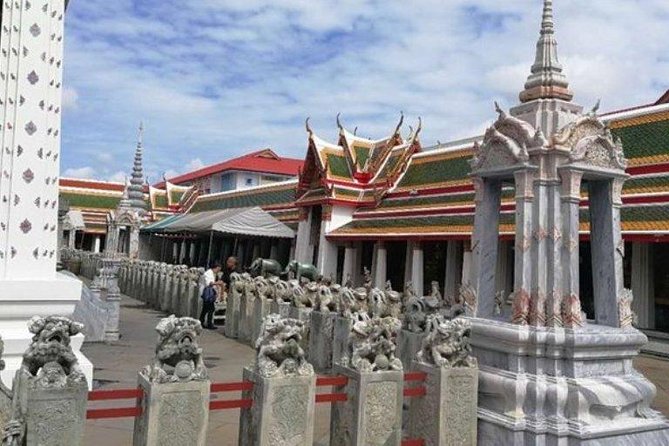 Bangkok Famous Temples sightseeing with Chinatown - Wat Pho and the huge reclining Buddha