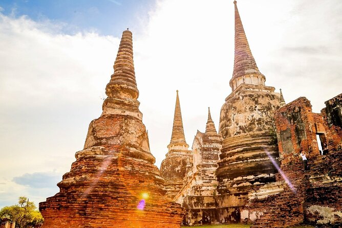 Bangkok Famous Temples sightseeing with Chinatown - Wat Traimit and the five-ton Golden Buddha