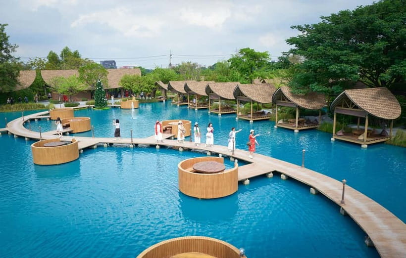 Bangkok: Floating Market, Phra Pathom Pagoda & Cafes Tour - Key points to know before booking