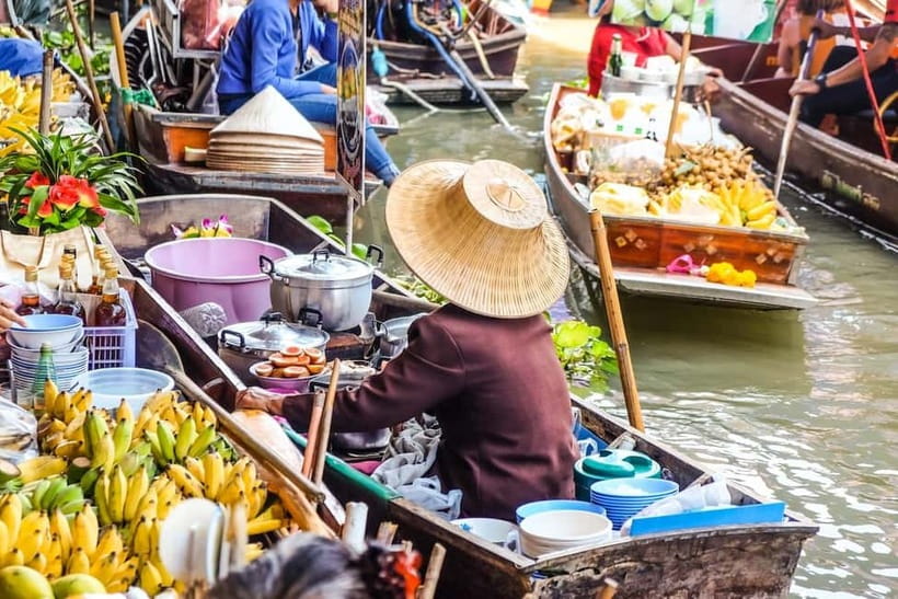 Bangkok: Floating Market, Phra Pathom Pagoda & Cafes Tour - The train market gives this day its best moment
