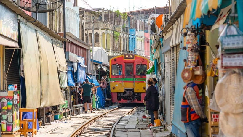Bangkok: Floating Market, Phra Pathom Pagoda & Cafes Tour - What the day feels like from start to finish