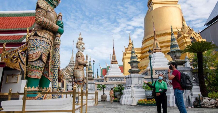 Bangkok: Grand Palace and Wat Arun Guided Walking Tour - Key details at a glance