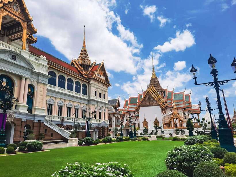 Bangkok: Grand Palace and Wat Phra Kaew Guided Walking Tour - Why the Grand Palace works better with a guide