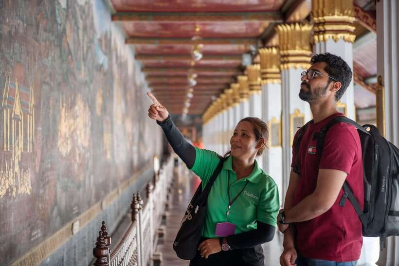 Bangkok: Grand Palace and Wat Phra Kaew Guided Walking Tour - Walking through the Grand Palace grounds