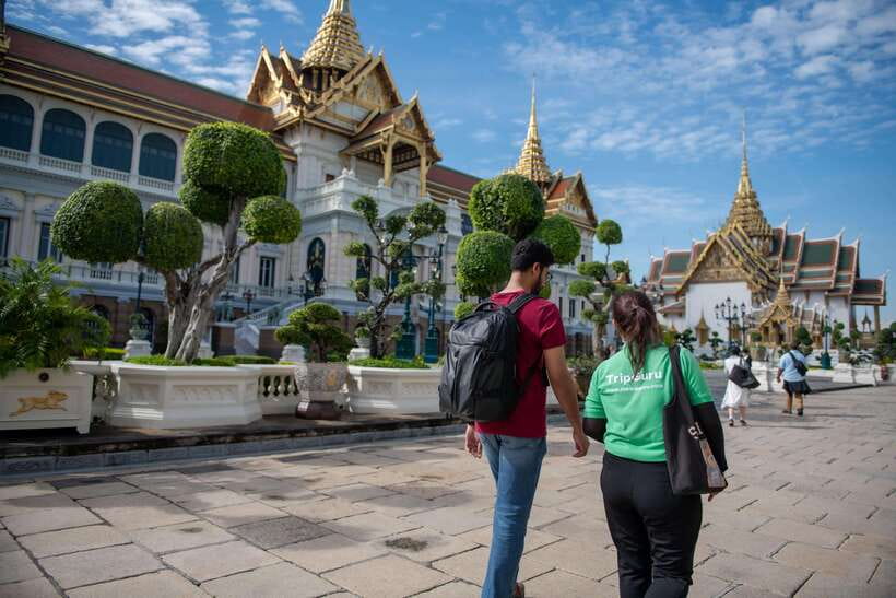 Bangkok: Grand Palace and Wat Phra Kaew Guided Walking Tour - Wat Phra Kaew and the Emerald Buddha