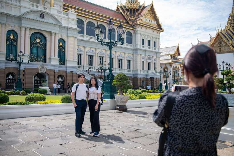 Bangkok: Grand Palace and Wat Phra Kaew Guided Walking Tour - What the guide adds to the visit