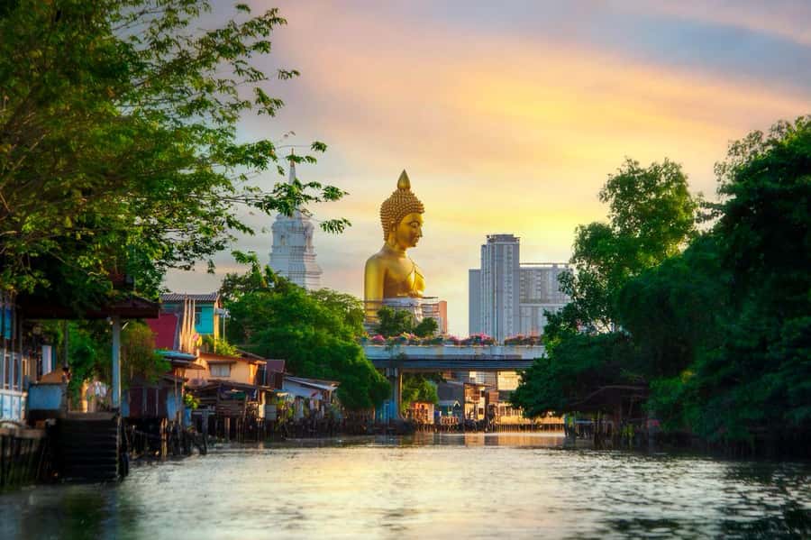 Bangkok: Grand Palace, Wat Arun & Giant Buddha Iconic Tour - Why this Bangkok day works