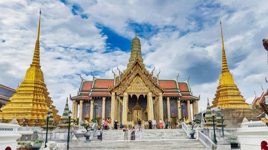Bangkok: Grand Palace, Wat Arun & Giant Buddha Iconic Tour - The Grand Palace and the Emerald Buddha