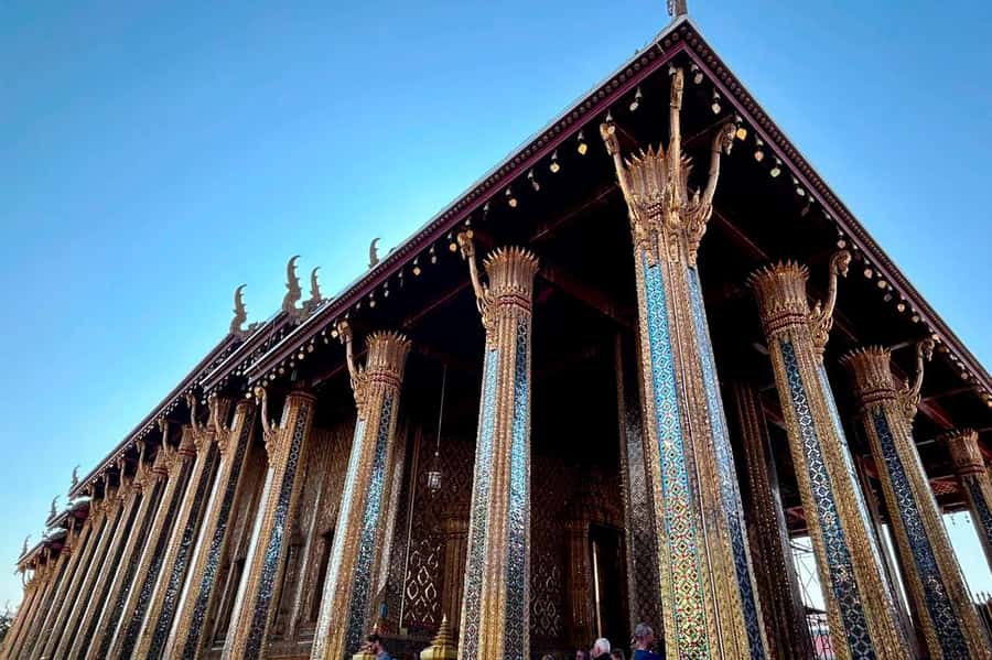 Bangkok: Grand Palace, Wat Arun & Giant Buddha Iconic Tour - Guide quality and the pace of the day