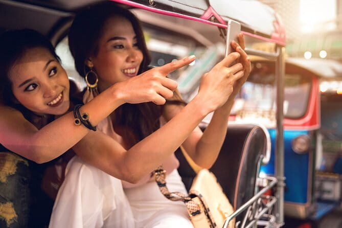 Bangkok: Grand Palace, Wat Pho and Chinatown Walking Tour - A small-group format with practical transport