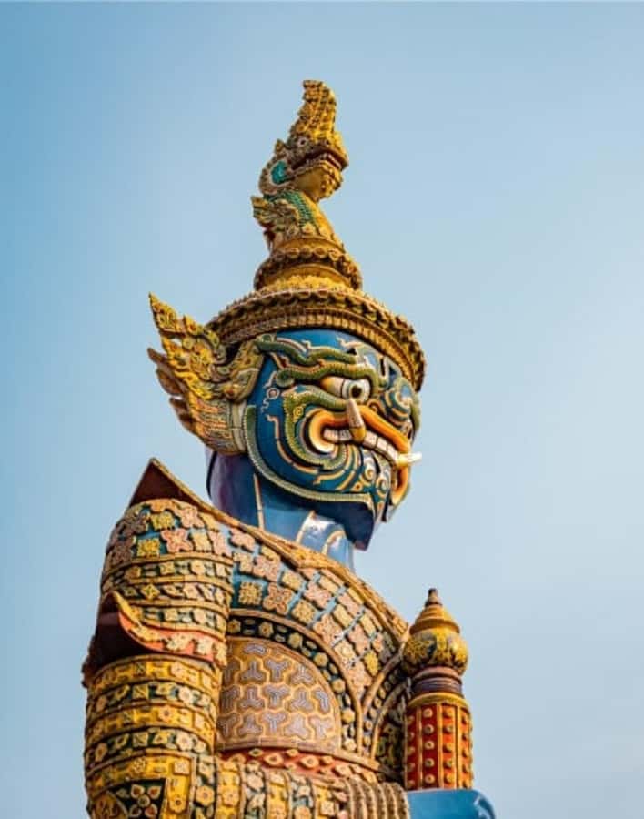 Bangkok: Grand Palace, Wat Pho and Wat Arun - Walking from Wat Pho to the reclining Buddha