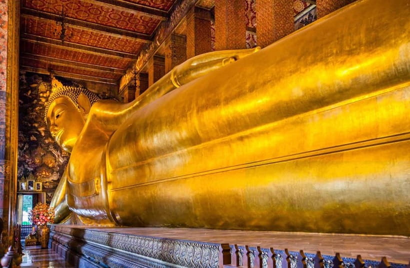 Bangkok: Grand Palace, Wat Pho, and Wat Arun Guided Tour - The guide makes the difference
