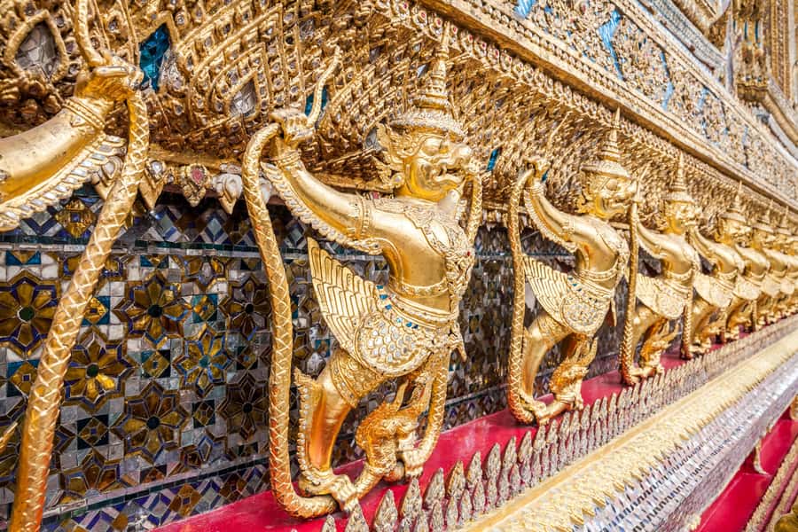 Bangkok: Grand Palace, Wat Pho, and Wat Arun Private Tour - Crossing the Chao Phraya to Wat Arun