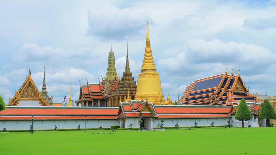 Bangkok: Grand Palace & Wat Pho Half-Day Private Tour - Key points to know