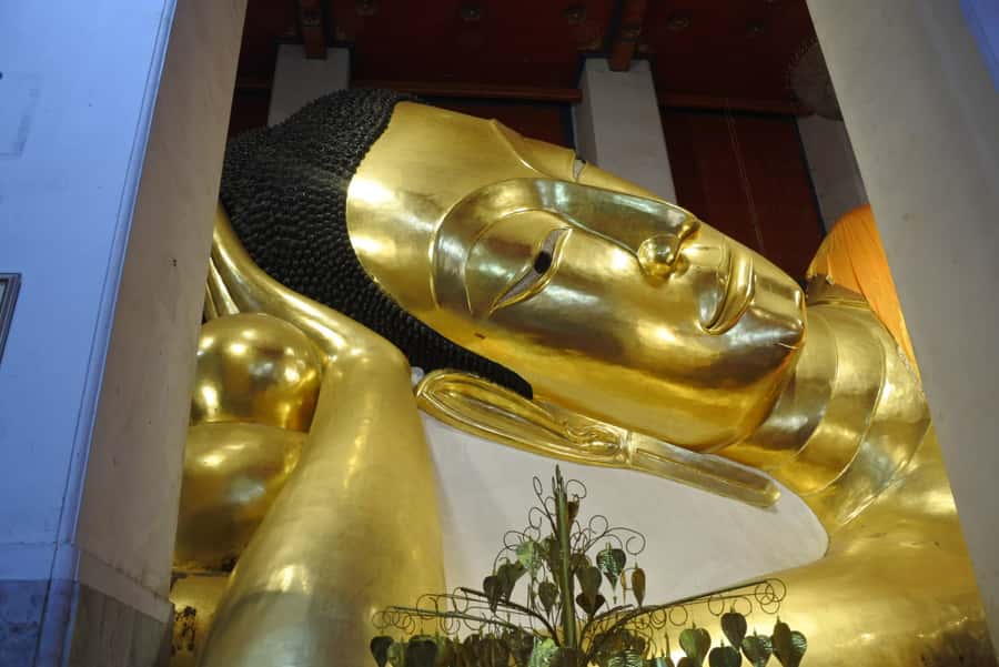 Bangkok: Grand Palace & Wat Pho Half-Day Private Tour - Tha Thien Market and the change of scenery