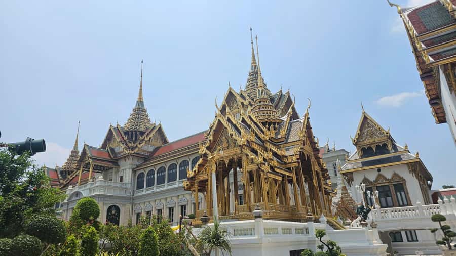 Bangkok: Grand Palace, Wat Pho & Long Tail Boat Tour - Entering the Grand Palace and Wat Phra Kaew
