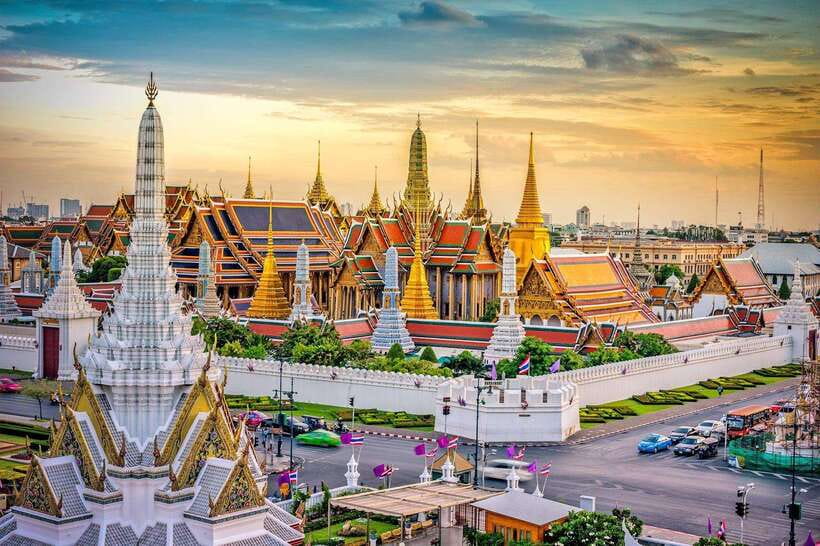Bangkok: Grand Palace, Wat Pho, Wat Arun and Wat Sa Ket Tour - Four Bangkok landmarks, one useful first day