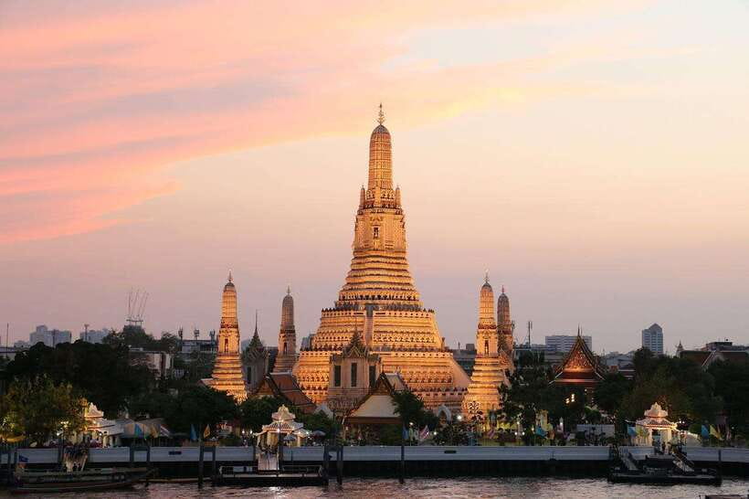 Bangkok: Grand Palace, Wat Pho, Wat Arun and Wat Sa Ket Tour - Climbing Wat Saket’s Golden Mount