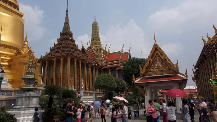 Bangkok: Grand Palace, Wat Pho, Wat Arun Sacred & Local Tour - Walking, heat, food, and what to bring